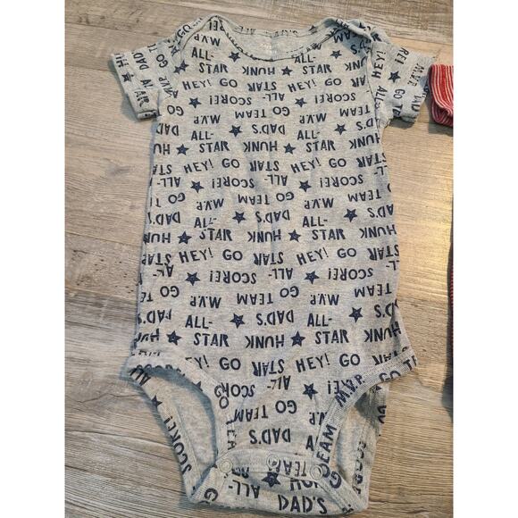 Carter's 24 months set of boys one pieces - Picture 2 of 8